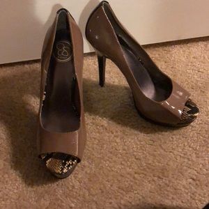 Size 8 Jessica Simpson High Heel Pumps